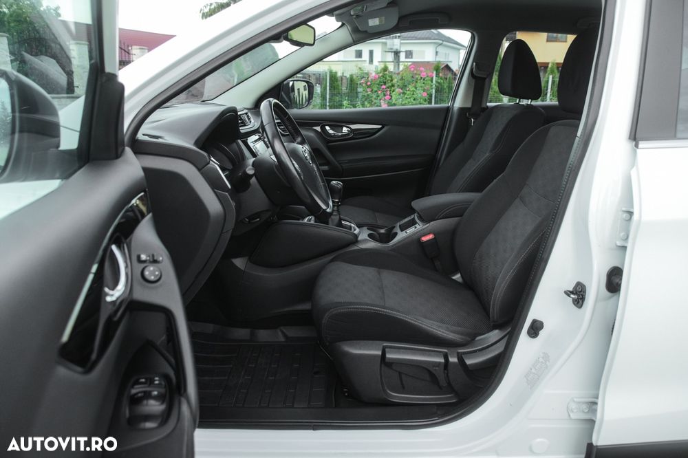 Nissan Qashqai 1.6L dCi Start/Stop 4X4-i N-Connecta - 19