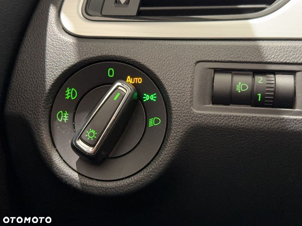 Skoda RAPID 1.0 TSI Ambition - 26