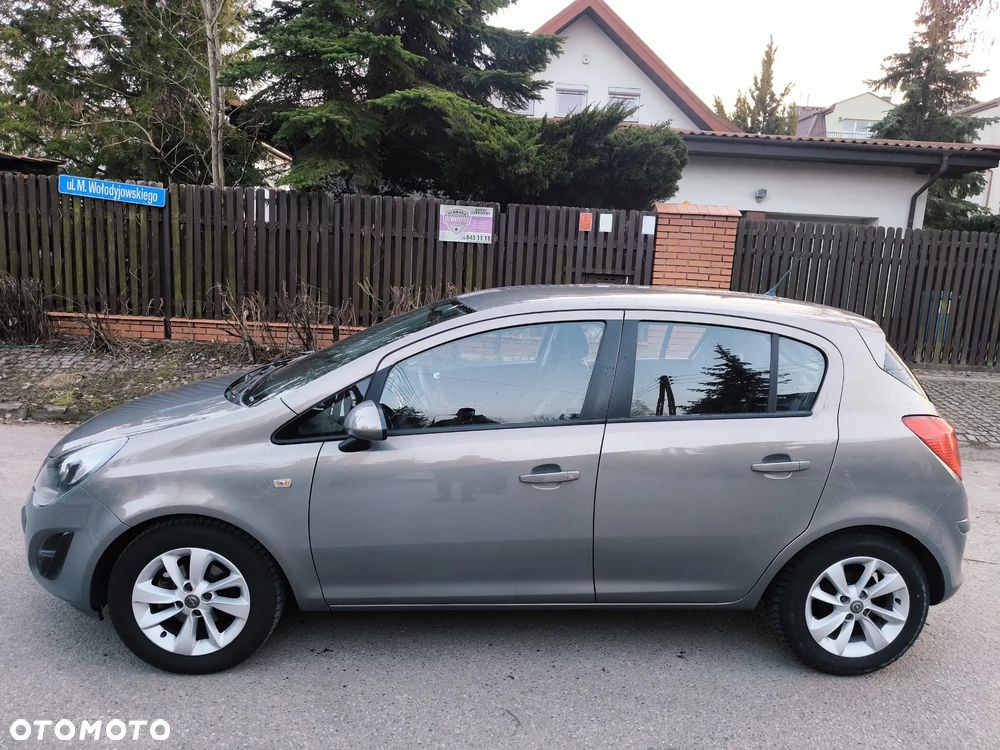 Opel Corsa 1.2 16V Cosmo - 4