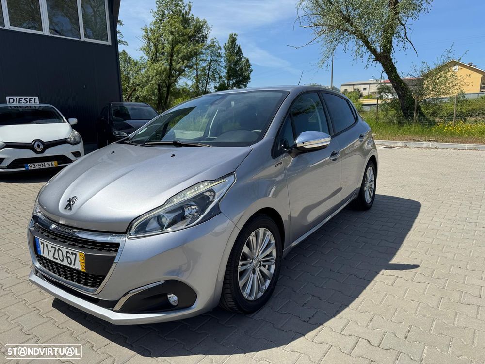 Peugeot 208 1.5 BlueHDi Signature - 1