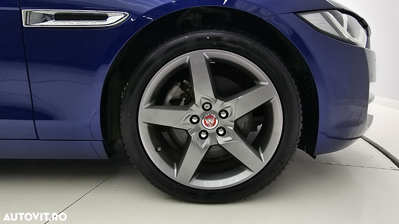 Jaguar XE - 22