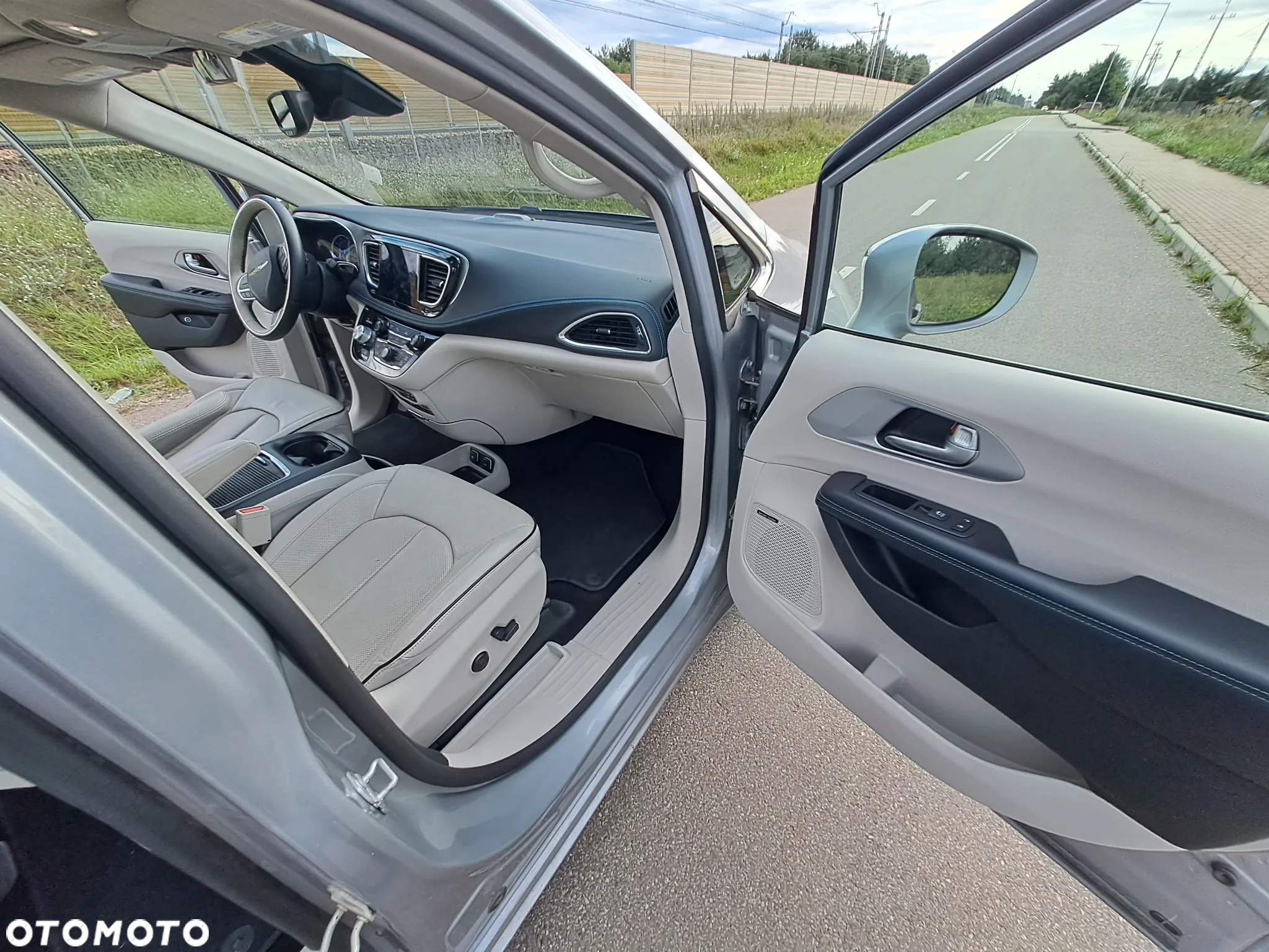 Chrysler Pacifica - 5