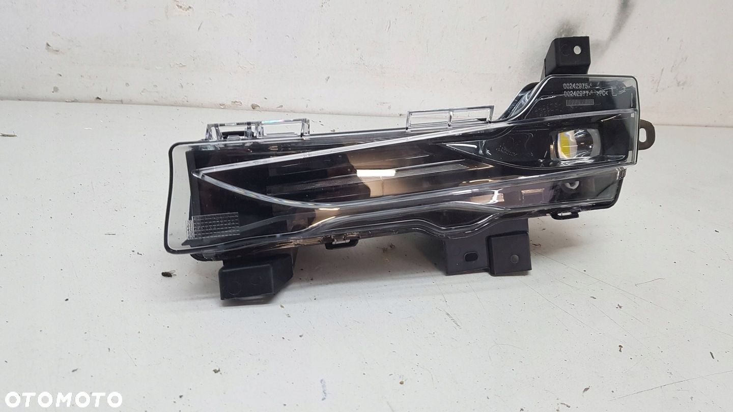 Tesla Model Y HALOGEN LED DRL LEWY - 1
