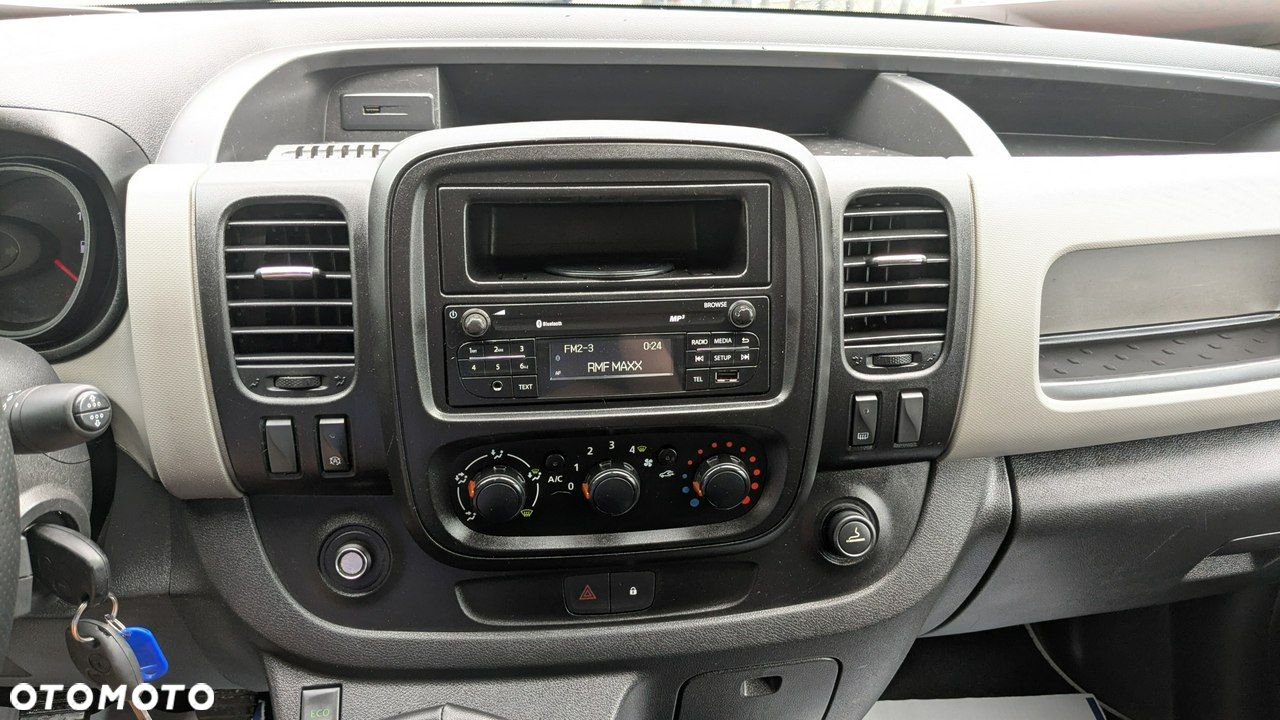 Renault Trafic - 25
