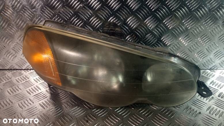 LAMPA PRAWA PRZEDNIA HONDA HR-V - 1