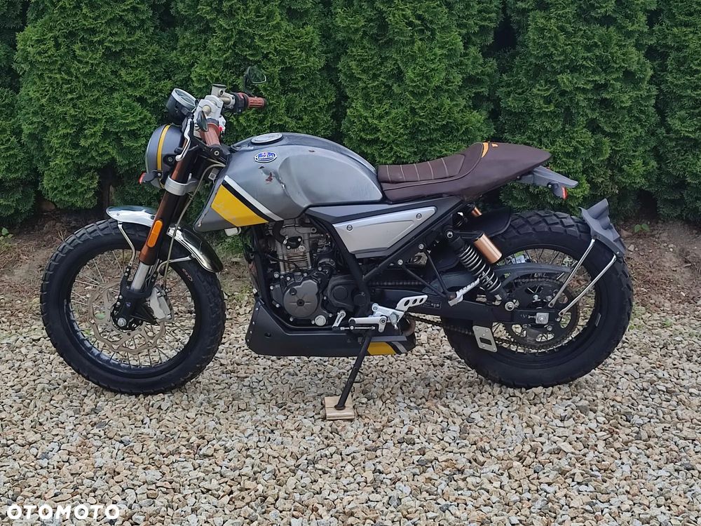 Mondial HPS 125 - 4