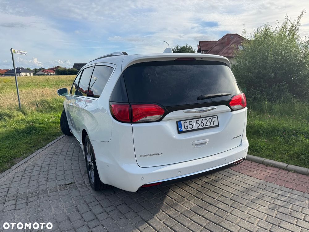 Chrysler Pacifica - 24