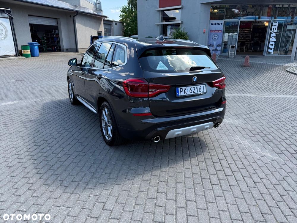 BMW X3 xDrive20i Advantage - 4