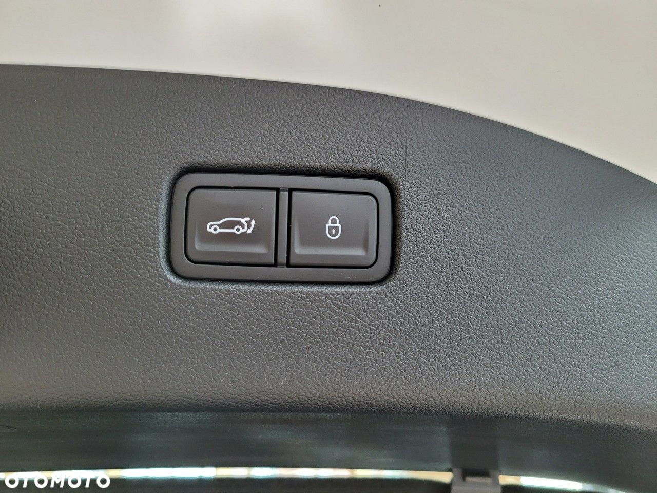 Genesis G70 - 25