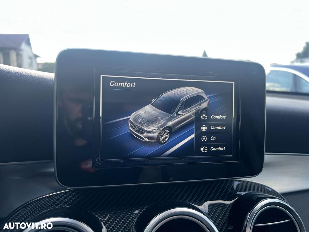 Mercedes-Benz GLC 300 4MATIC 9G-TRONIC AMG Line - 24