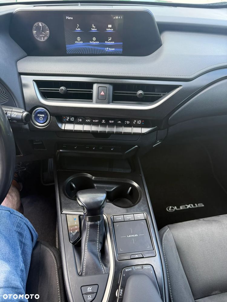 Lexus UX 250h F Sport 2WD - 31