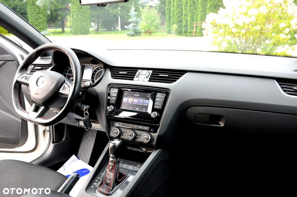 Skoda Octavia Combi 2.0 TDI DSG RS - 31