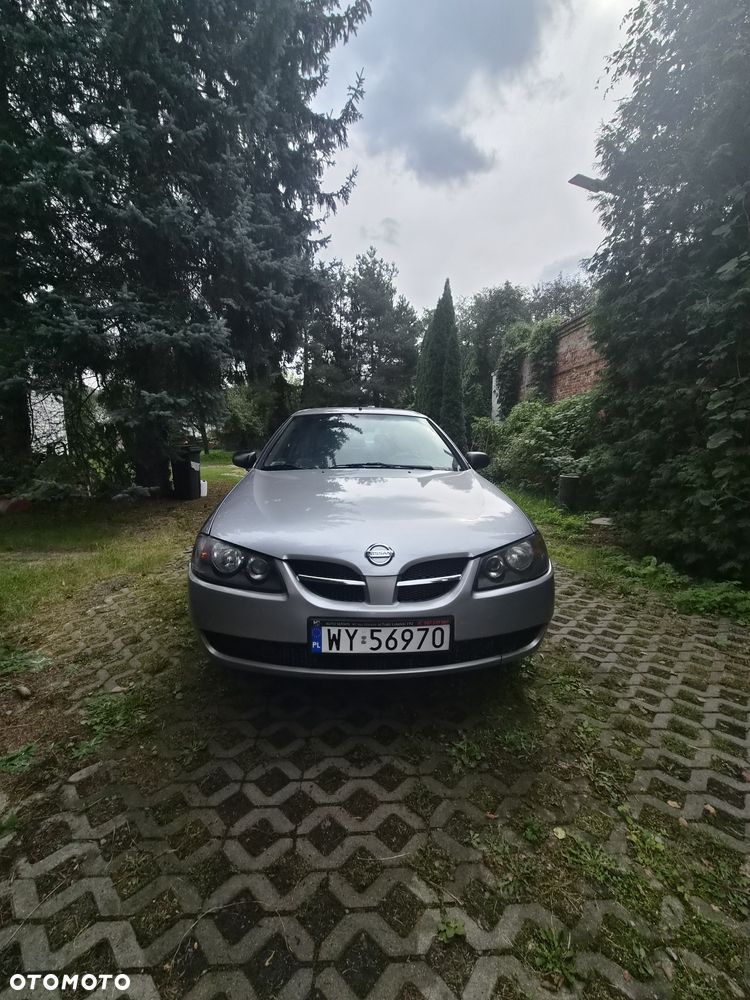Nissan Almera Tino