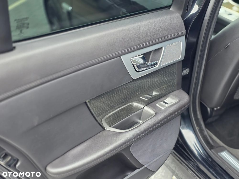 Jaguar XF 2.2 - 33