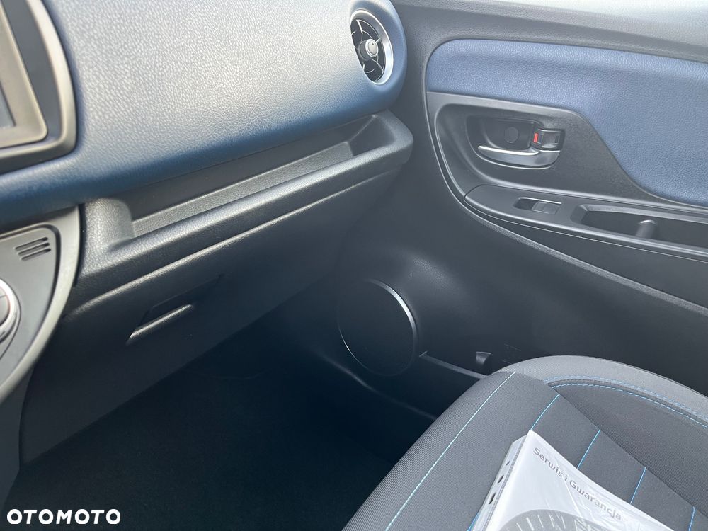 Toyota Yaris Hybrid 100 Selection - 13