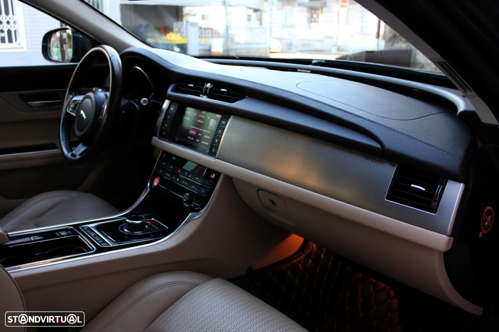 Jaguar XF 2.0 D Pure Aut. - 32