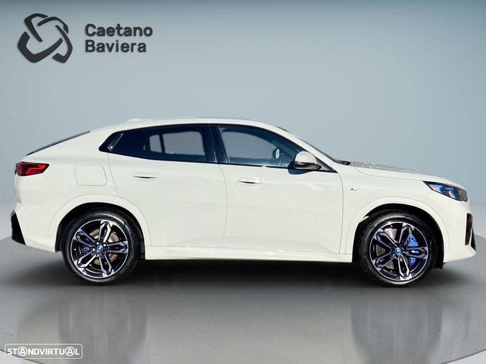 BMW iX2 eDrive20 Pack Desportivo M - 24