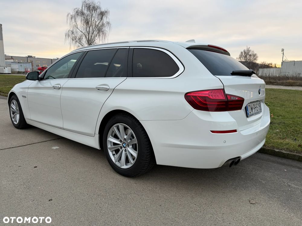 BMW Seria 5 528i xDrive Luxury Line - 3