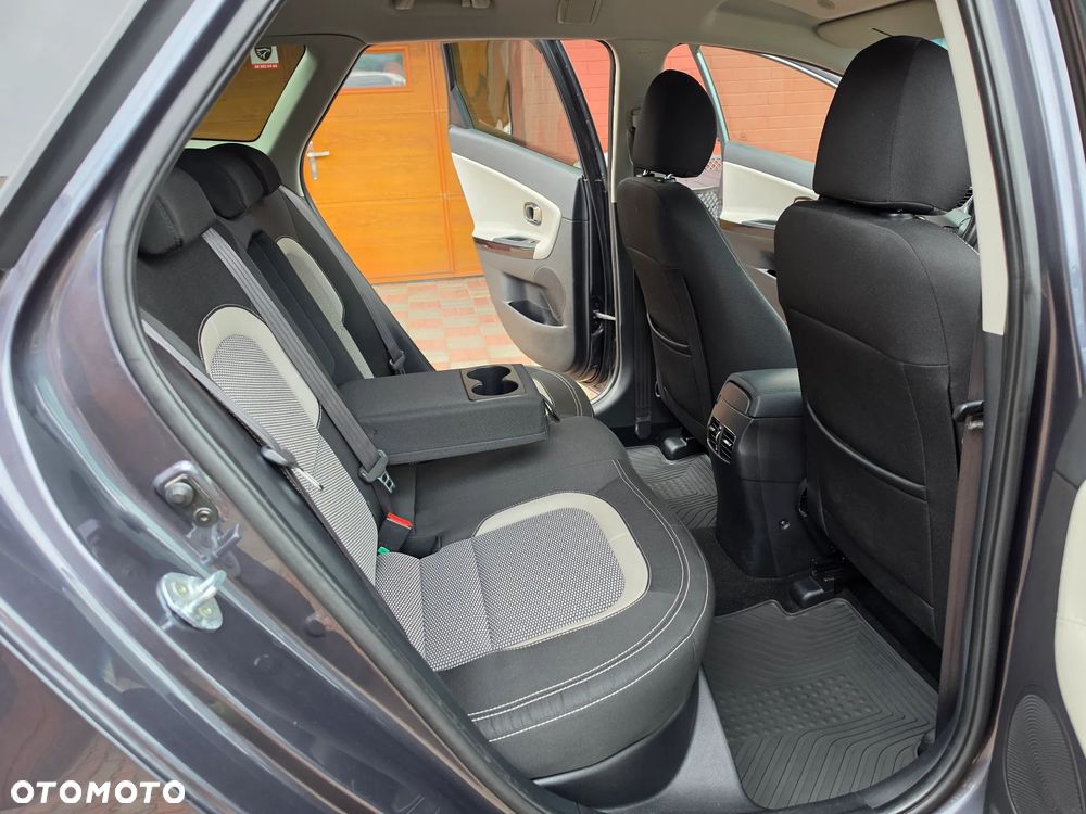 Kia Ceed 1.6 CRDi 136 ISG Platinum Edition - 26