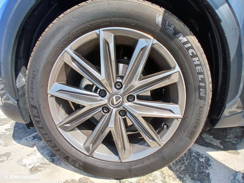 Lexus LBX Elegant - 6