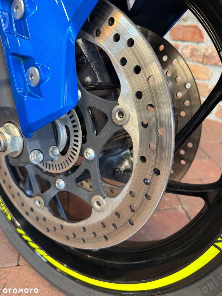 Suzuki GSX - 16