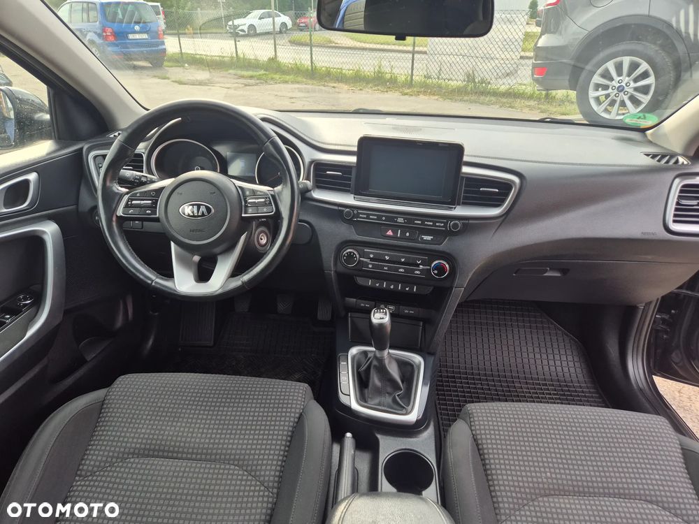 Kia Ceed 1.4 CVVT Dream-Team Edition - 24