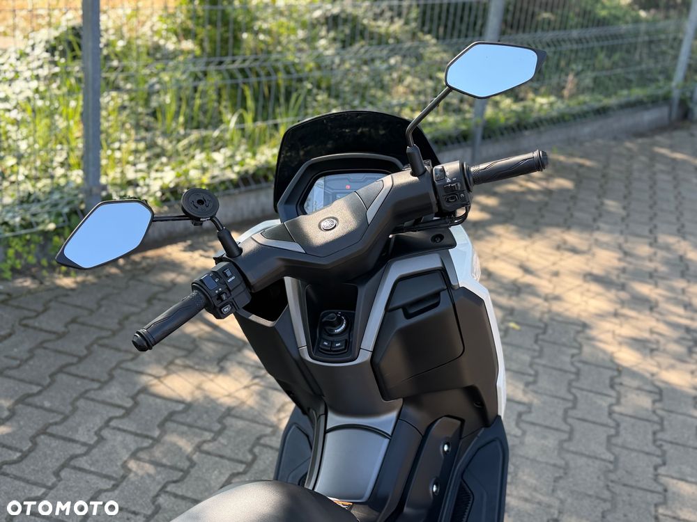 Yamaha NMAX - 11