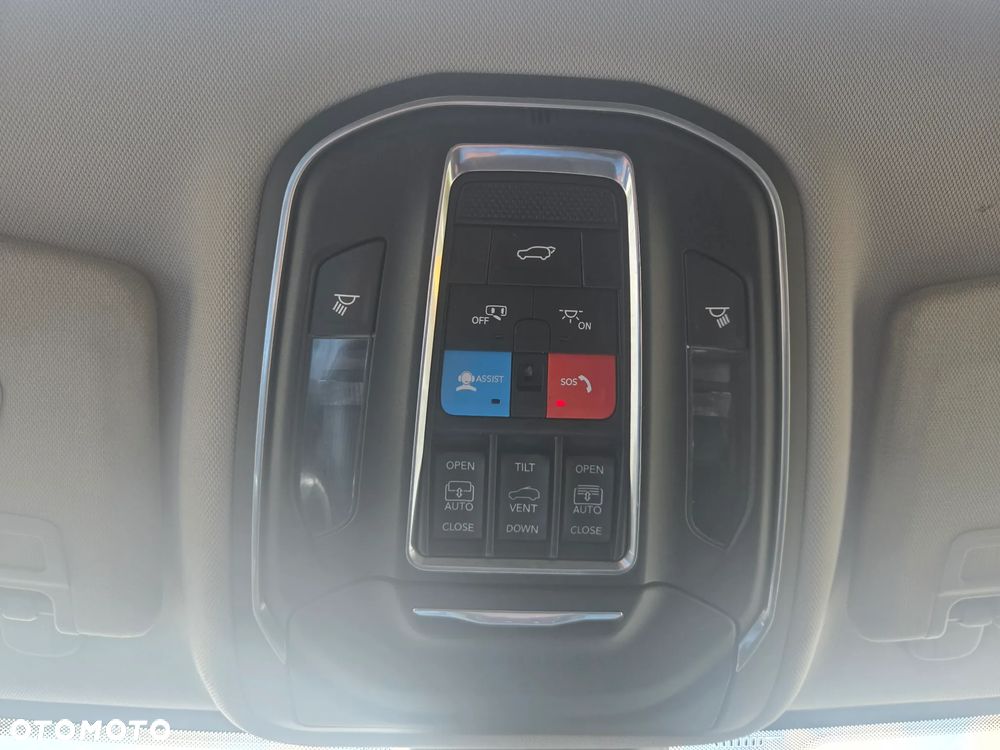 Jeep Grand Cherokee - 31