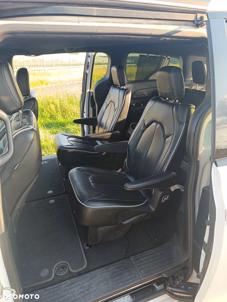Chrysler Pacifica - 30