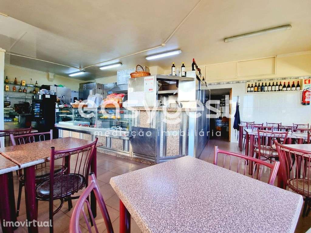 Churrasqueira em Alfragide com sala de refeição e arrecadação - Grande imagem: 2/23