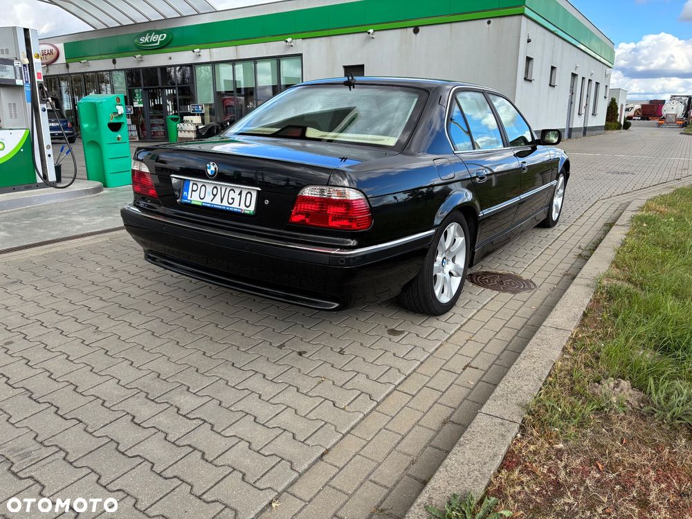 BMW Seria 7 735i - 24