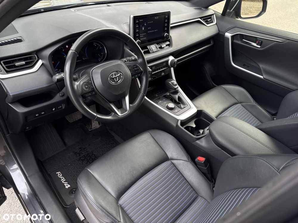 Toyota RAV4 - 10