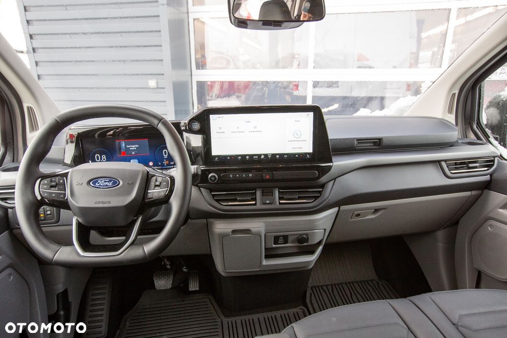 Ford Tourneo Custom - 12