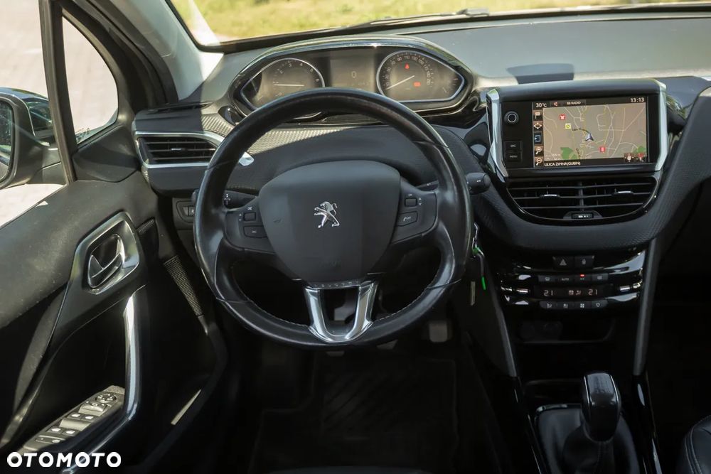 Peugeot 2008 1.2 Pure Tech Style S&S - 33