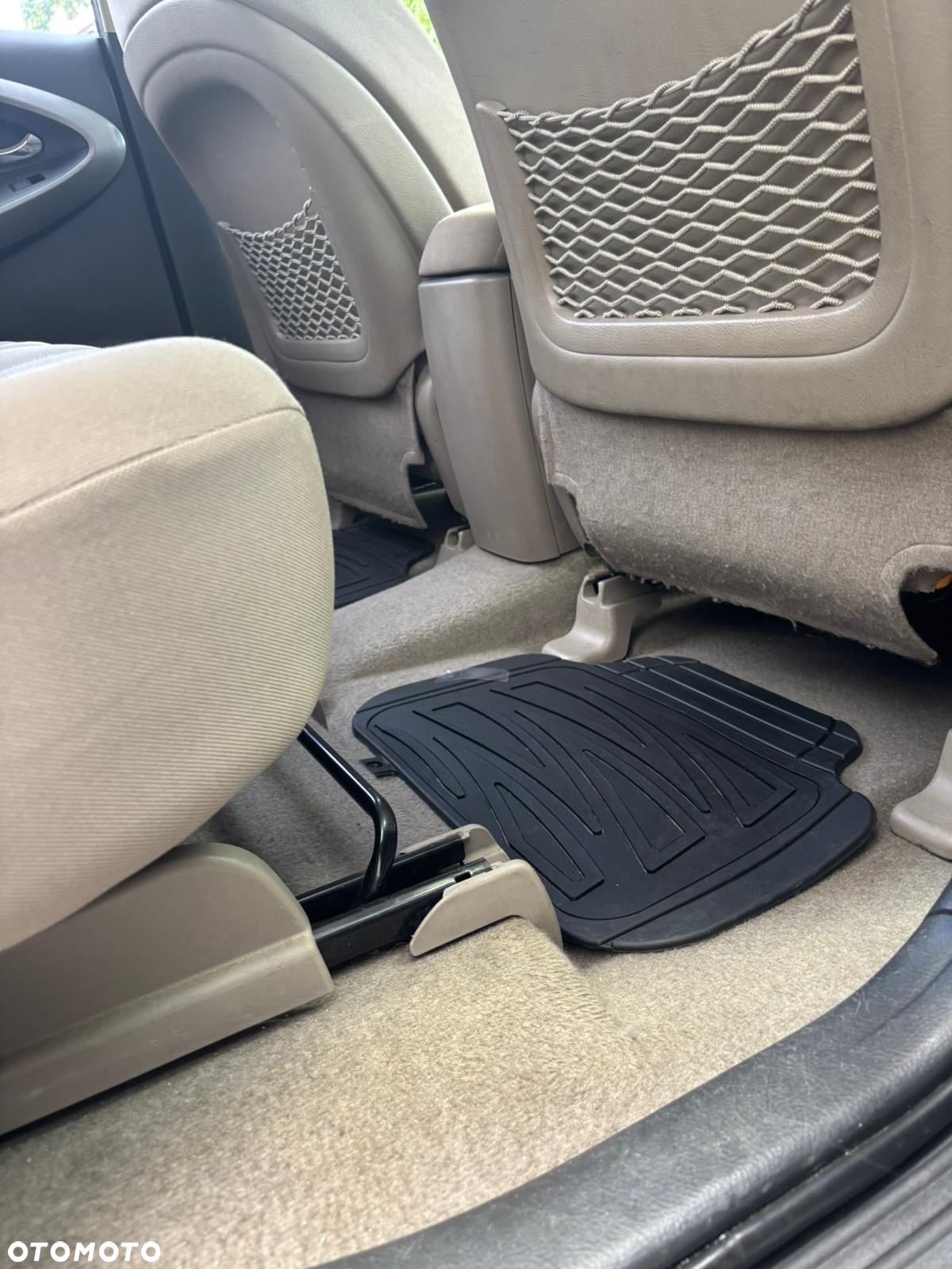 Toyota RAV4 - 9