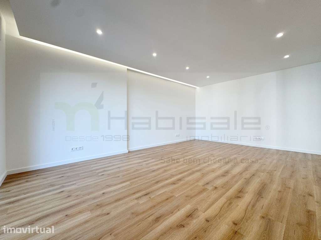 T2 totalmente remodelado com parqueamento no Centro da Parede - Grande imagem: 3/20