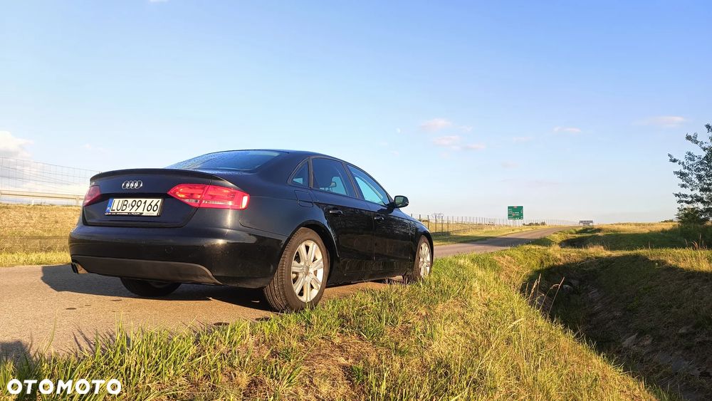 Audi A4 Limousine - 5