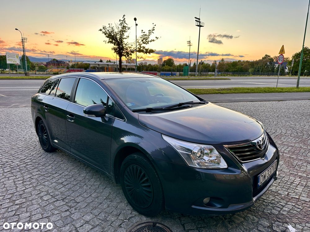 Toyota Avensis 2.0 Sol plus NAVI - 2