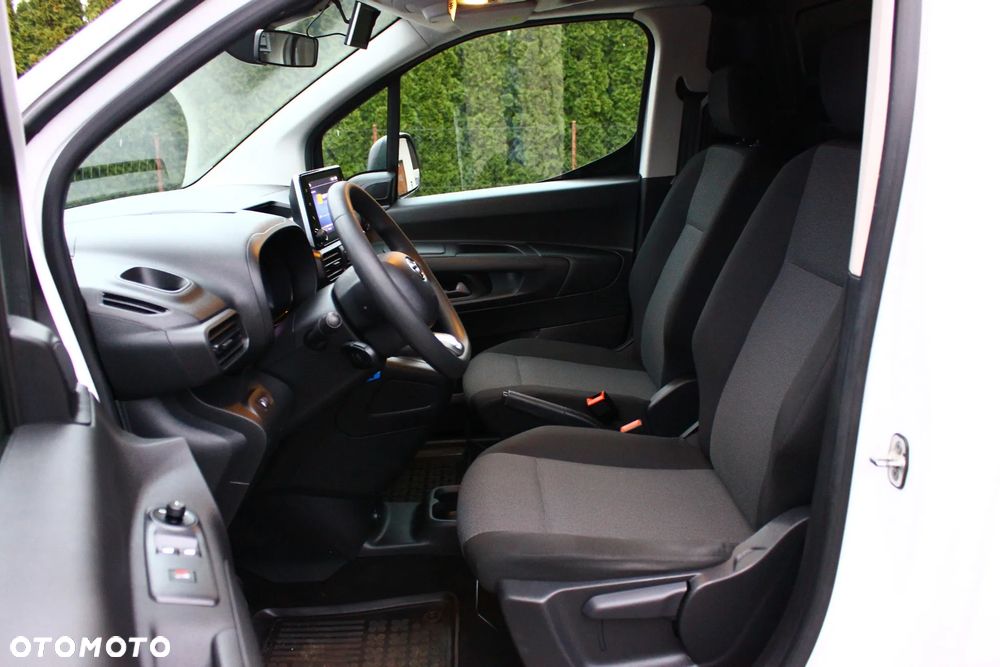 Toyota PROACE CITY BLASZAK 2 OSOBOWY 1.2 D-4T BENZYNA 110KM PEWNE AUTO FV23% - 22