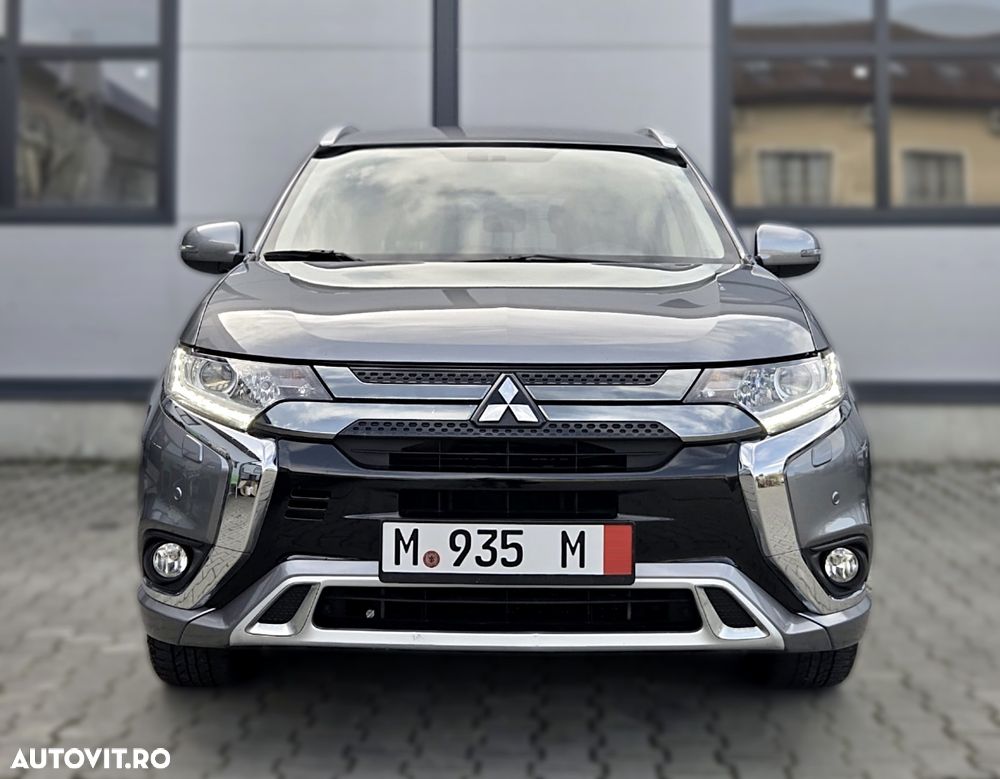 Mitsubishi Outlander - 2