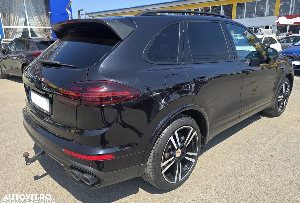 Porsche Cayenne 3.0 L - 4