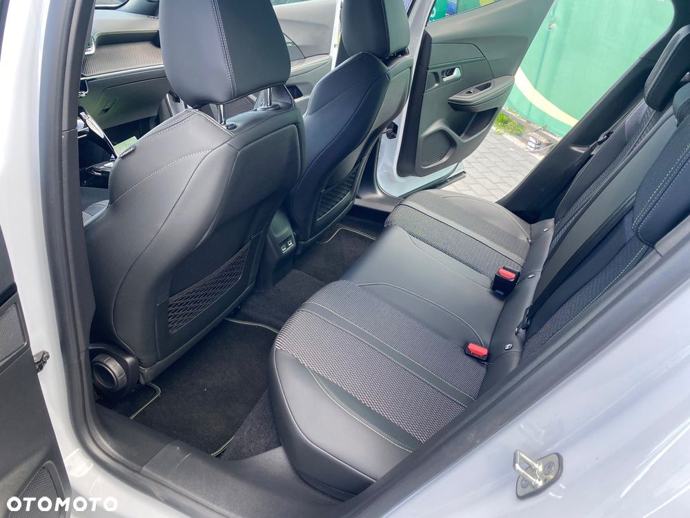Peugeot 2008 PureTech 130 EAT8 GT - 7