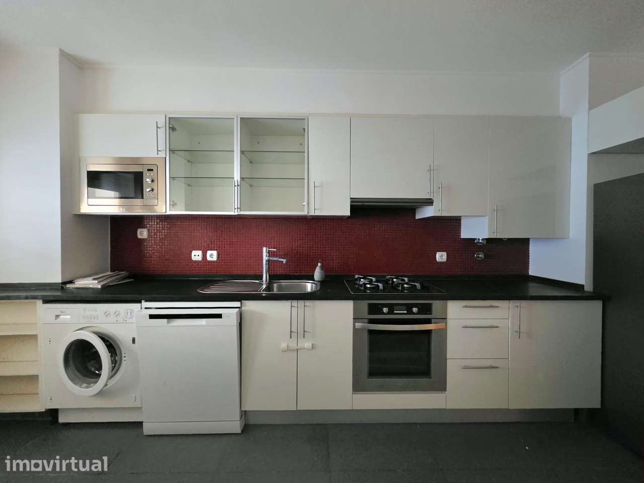 Apartamento Algés T2 com 2 lugares de garagem e arrecadação Grande - Grande imagem: 5/27