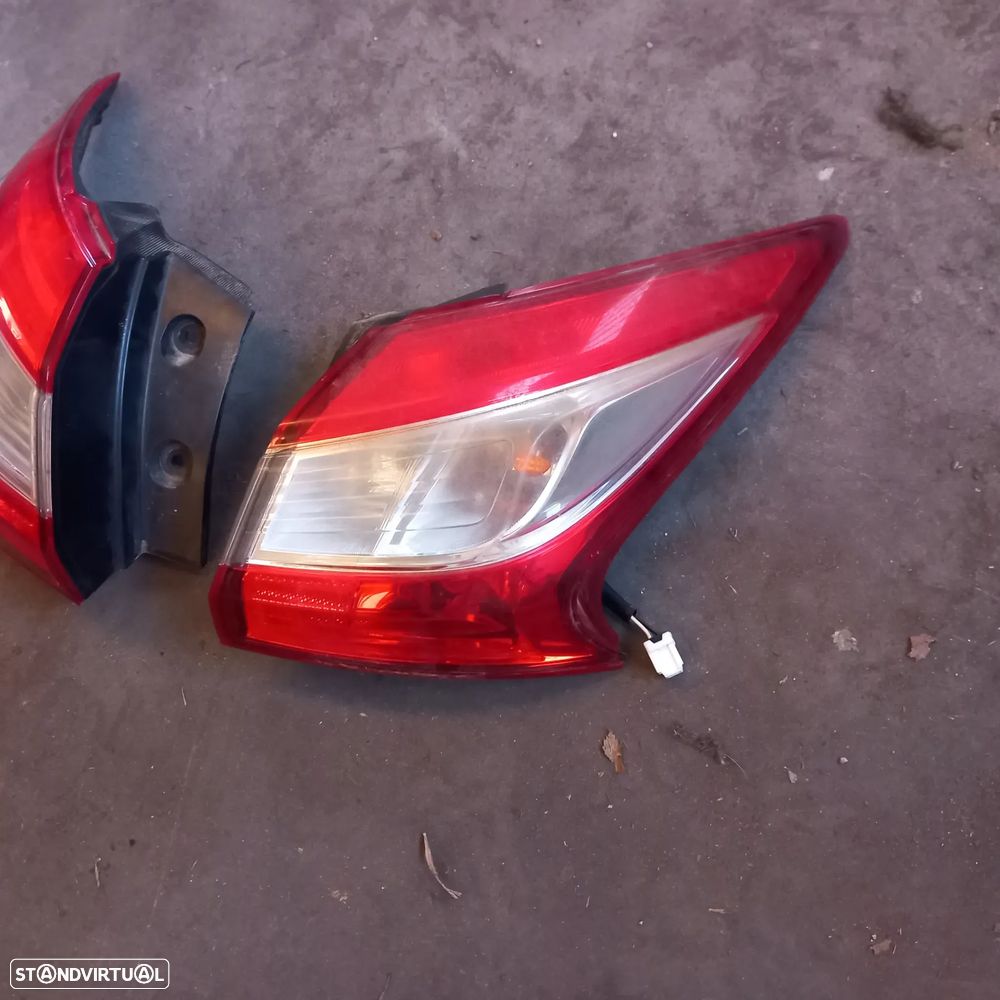 Farois traseiros nissan pulsar ano 2015 - 2