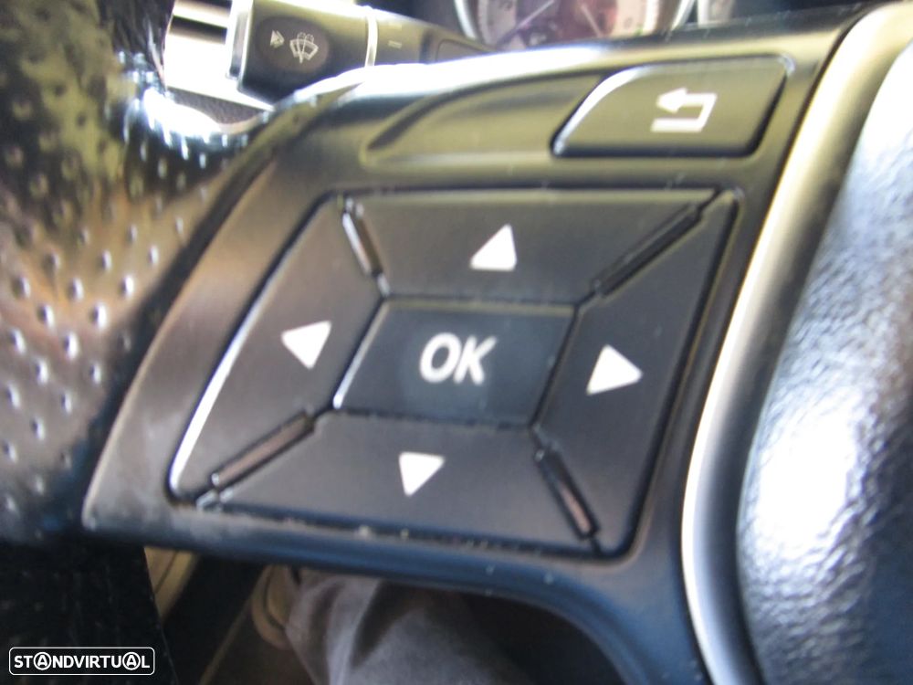 Mercedes-Benz E 300 BLUETEC Hybrid Avantgarde - 24