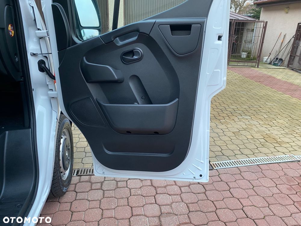 Renault Master L2 H2 warsztat mobilny zasilanie 230V - 21