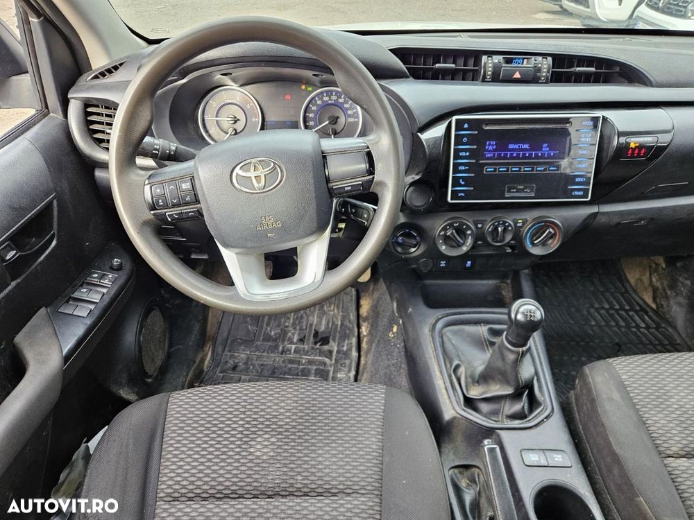 Toyota Hilux 2.4D 150CP 4x4 Double Cab 6MT Comfort - 12