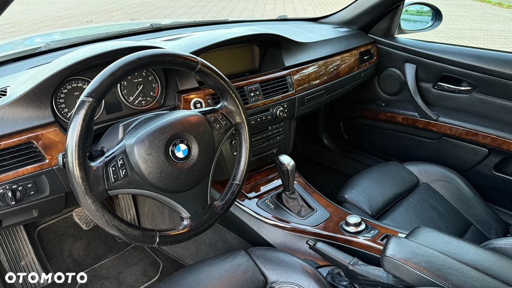 BMW Seria 3 325i Cabrio - 11