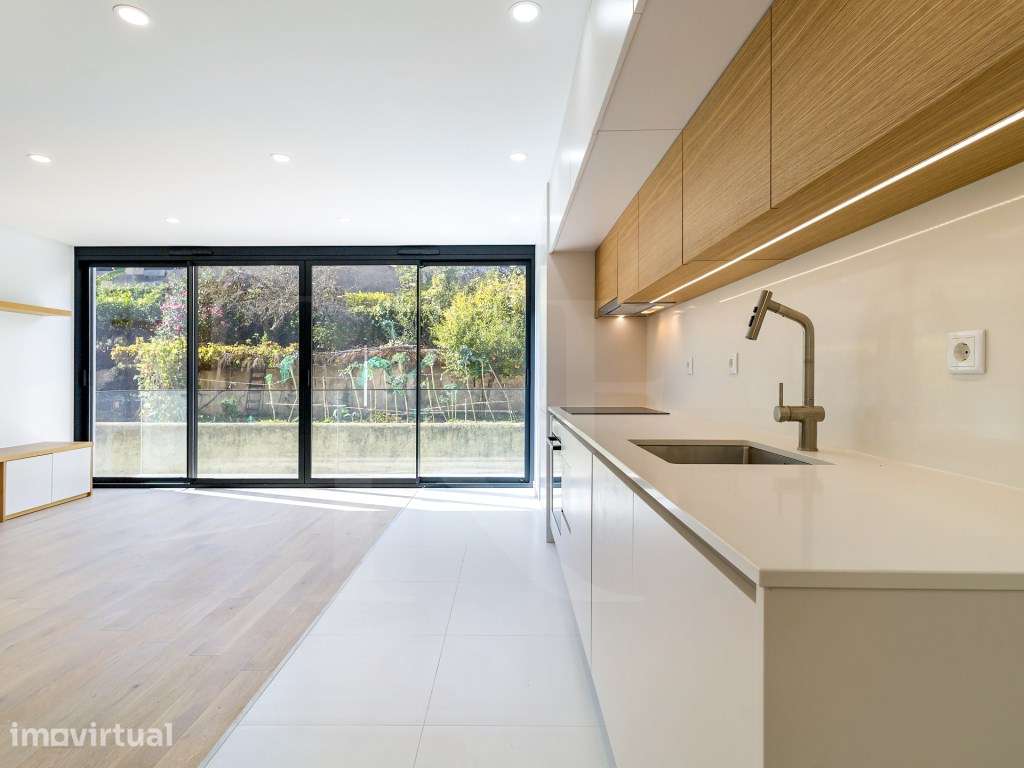 T3 Duplex a estrear com terraços e piscina no Estoril - Grande imagem: 4/32