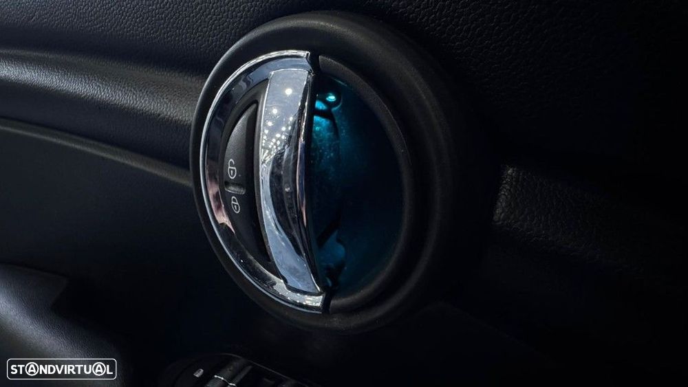 MINI 5 Portas Cooper D Aut. - 19